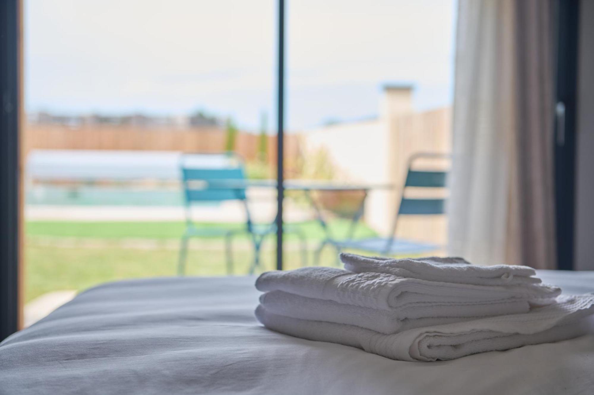 Le Repaire Lagardere Bed and Breakfast Lussac  Εξωτερικό φωτογραφία